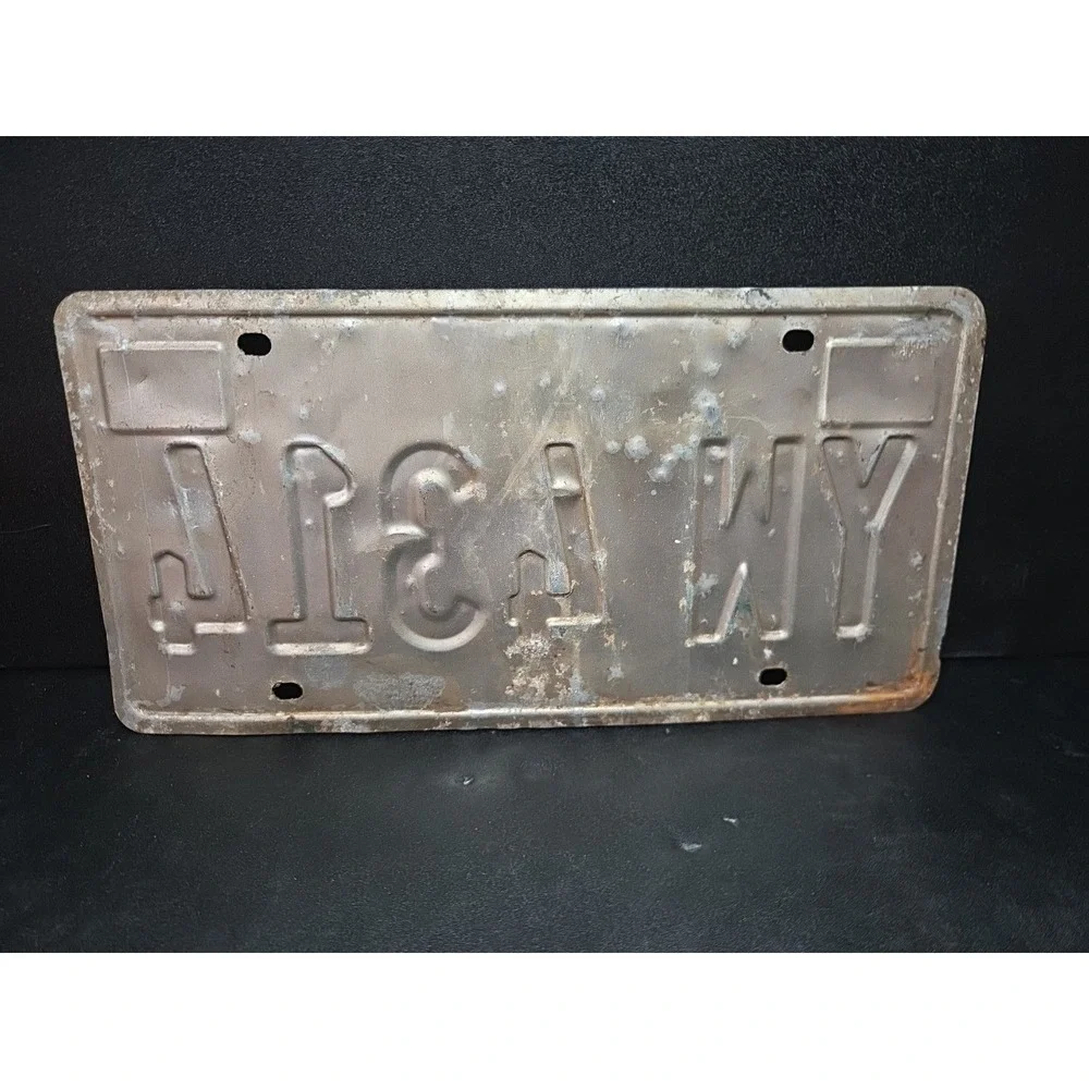 Illinois Vintage 1979 License Plate YW 4314 Land of Lincoln Blue Cream Rustic